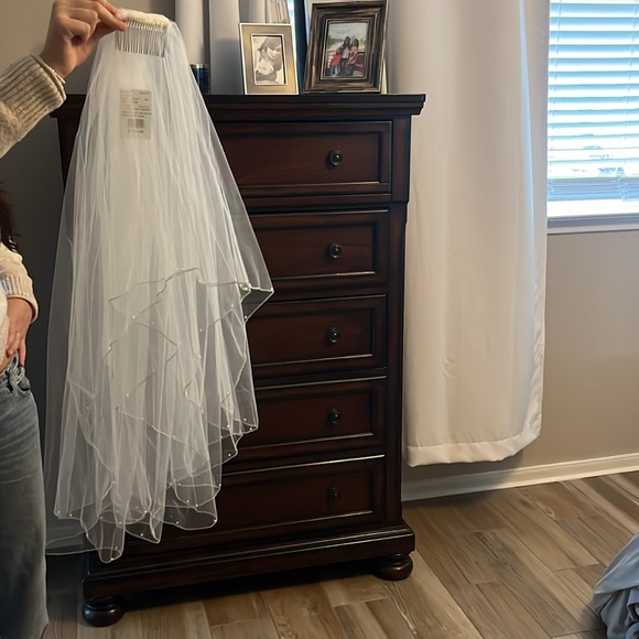 New Ivory Wedding Veil. - Picture 2 of 5